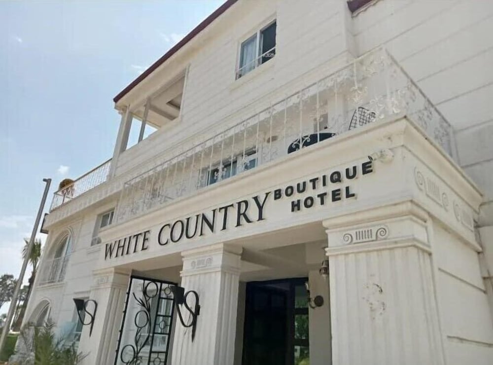 White Country Hotel 1