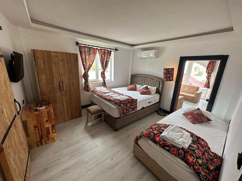 White Country Hotel 6