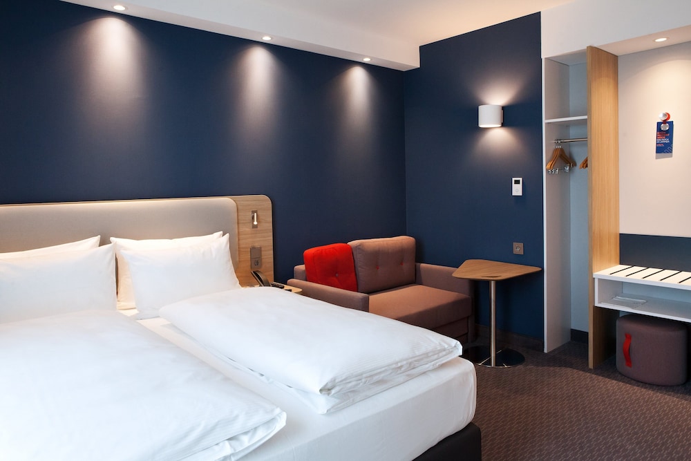 Holiday Inn Express Düsseldorf Airport 7