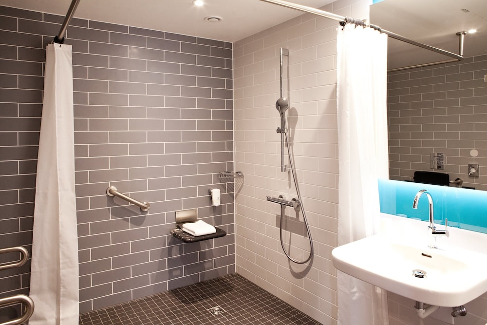 Holiday Inn Express Düsseldorf Airport 22