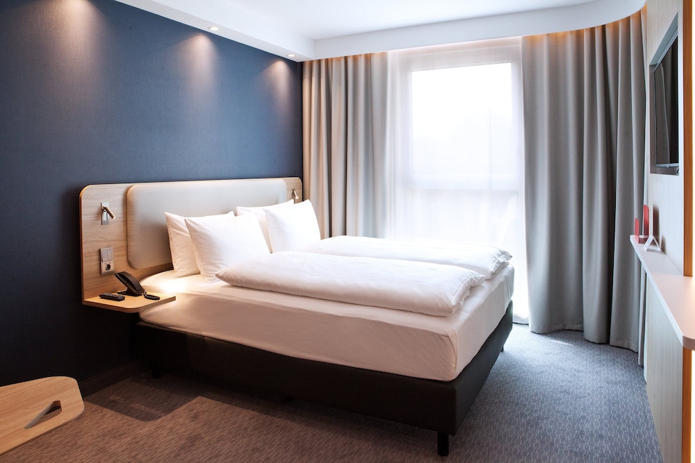 Holiday Inn Express Düsseldorf Airport 8