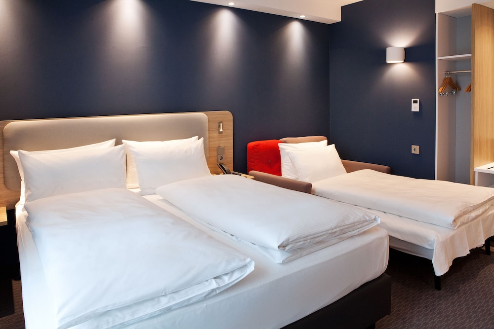 Holiday Inn Express Düsseldorf Airport 5