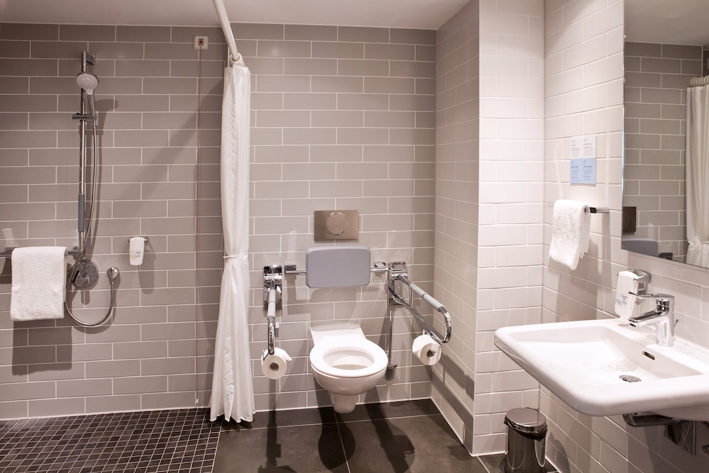 Holiday Inn Express Düsseldorf Airport 13