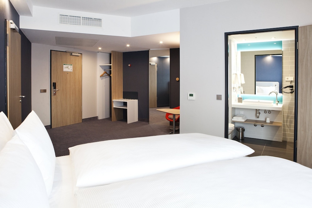 Holiday Inn Express Düsseldorf Airport 11
