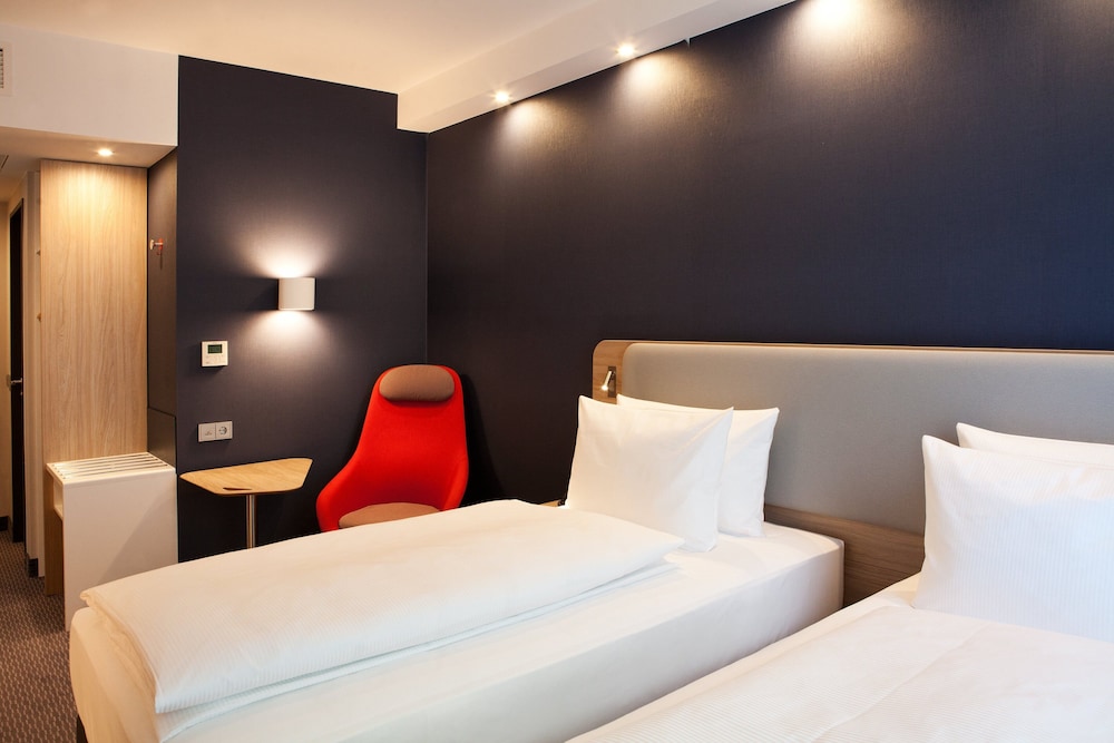 Holiday Inn Express Düsseldorf Airport 14