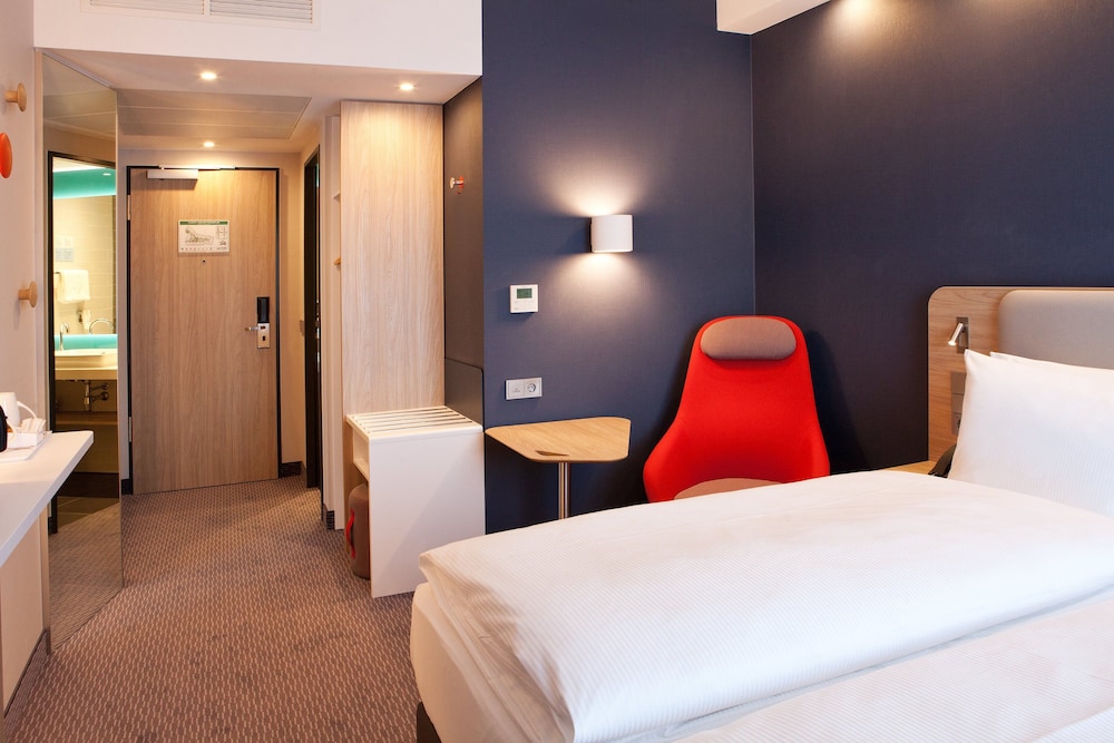 Holiday Inn Express Düsseldorf Airport 10