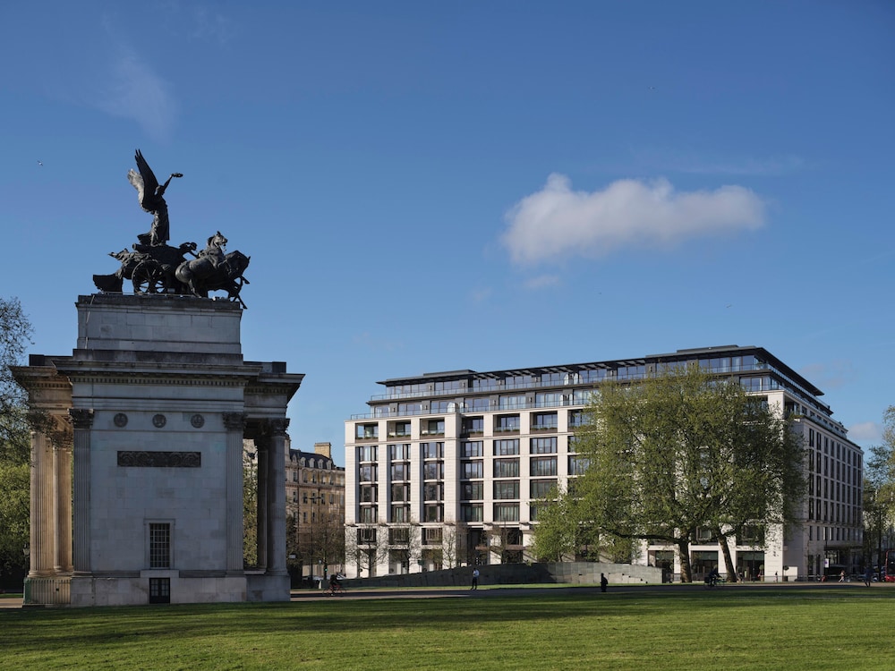 The Peninsula London 1