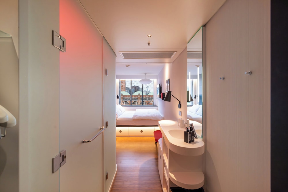 citizenM London Victoria Station 6