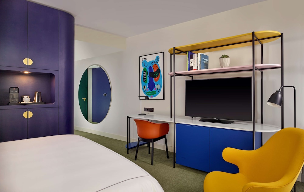 Art'otel London Battersea Power Station 8