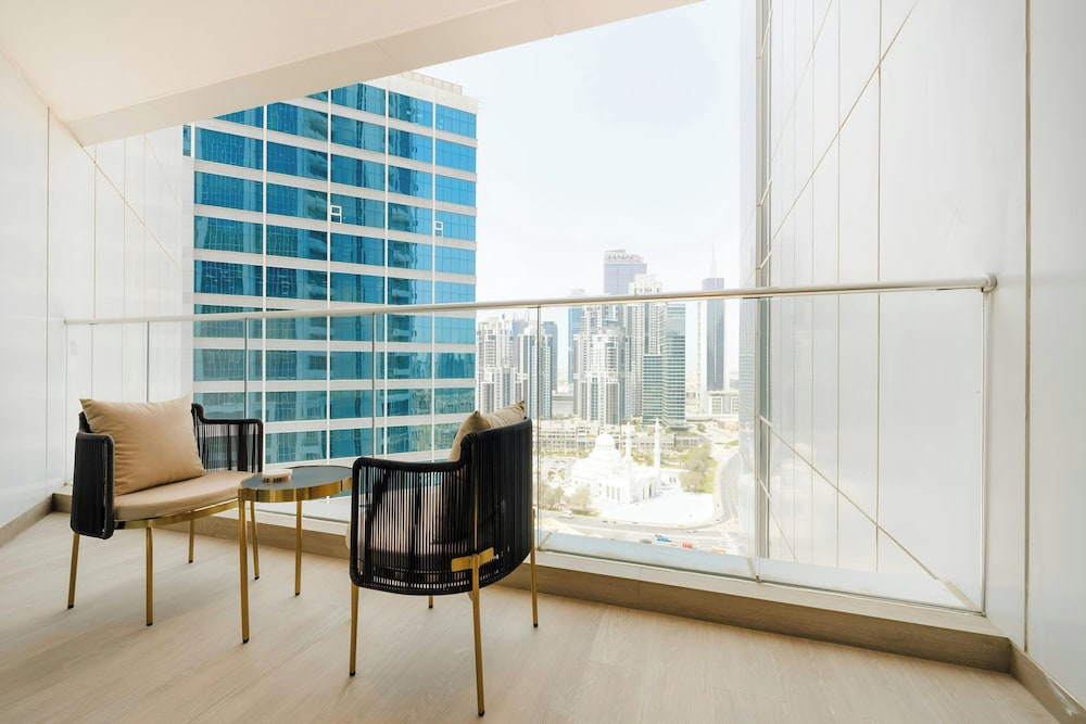 Aura Suites Downtown 21