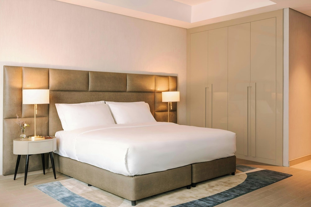 Aura Suites Downtown 10