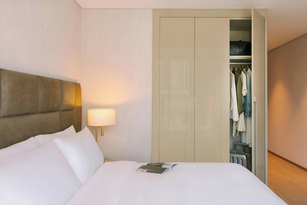 Aura Suites Downtown 15