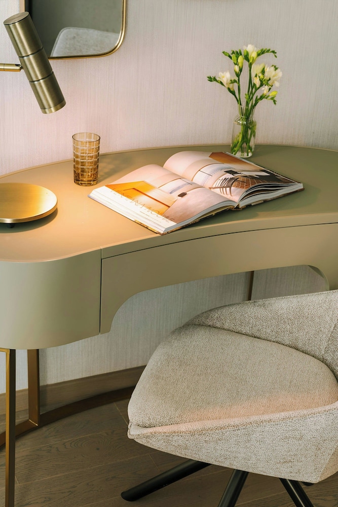 Aura Suites Downtown 13