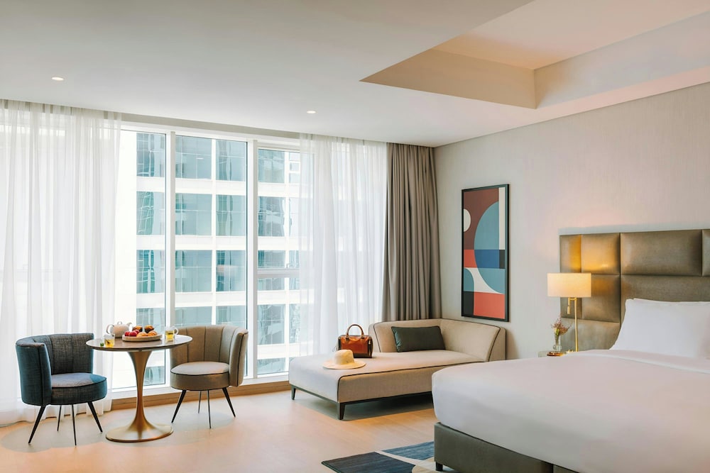 Aura Suites Downtown 12