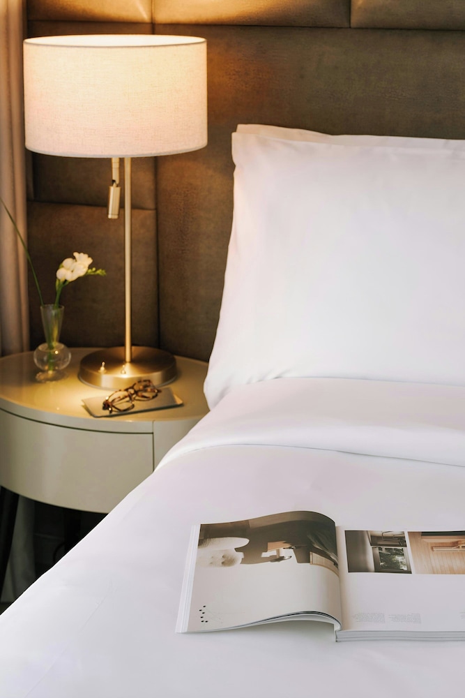 Aura Suites Downtown 22