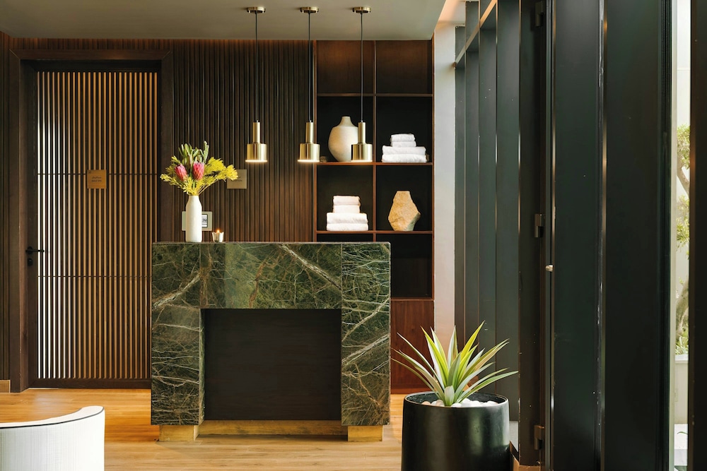 Aura Suites Downtown 7