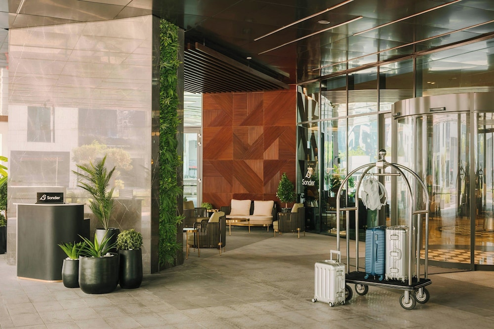 Aura Suites Downtown 5
