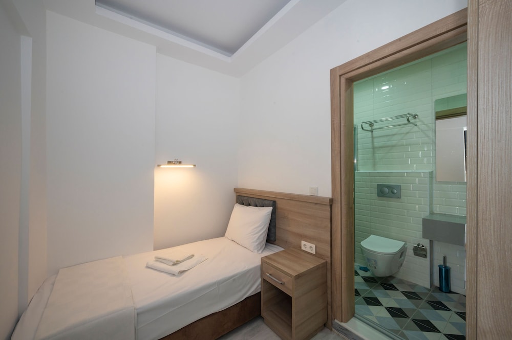 Okda Hotel 8