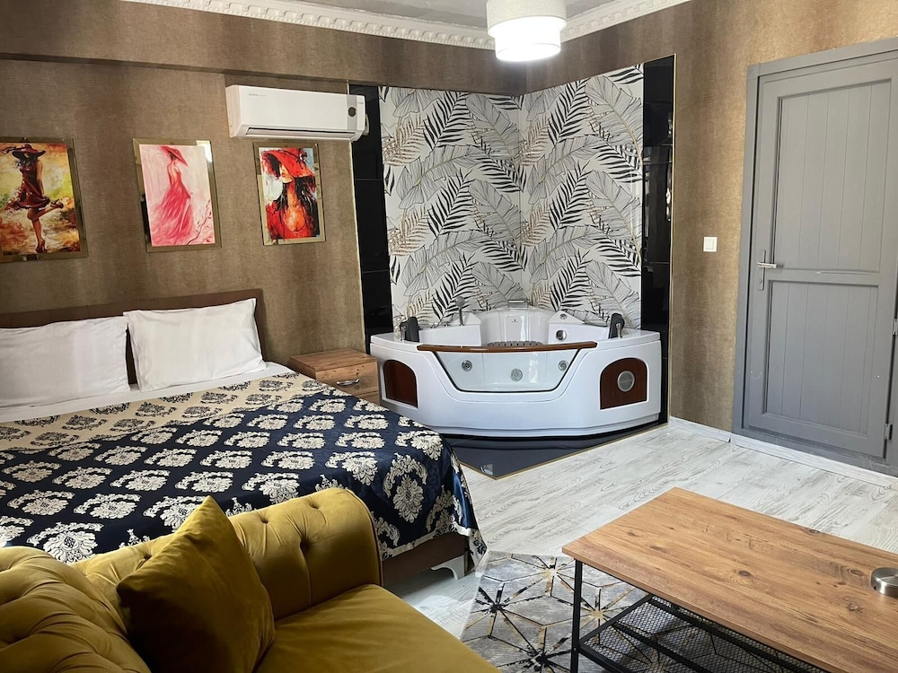 Royal Suite Hotel 12