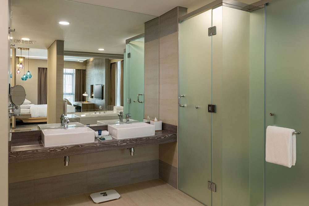 Four Points by Sheraton Production City, Dubai 12