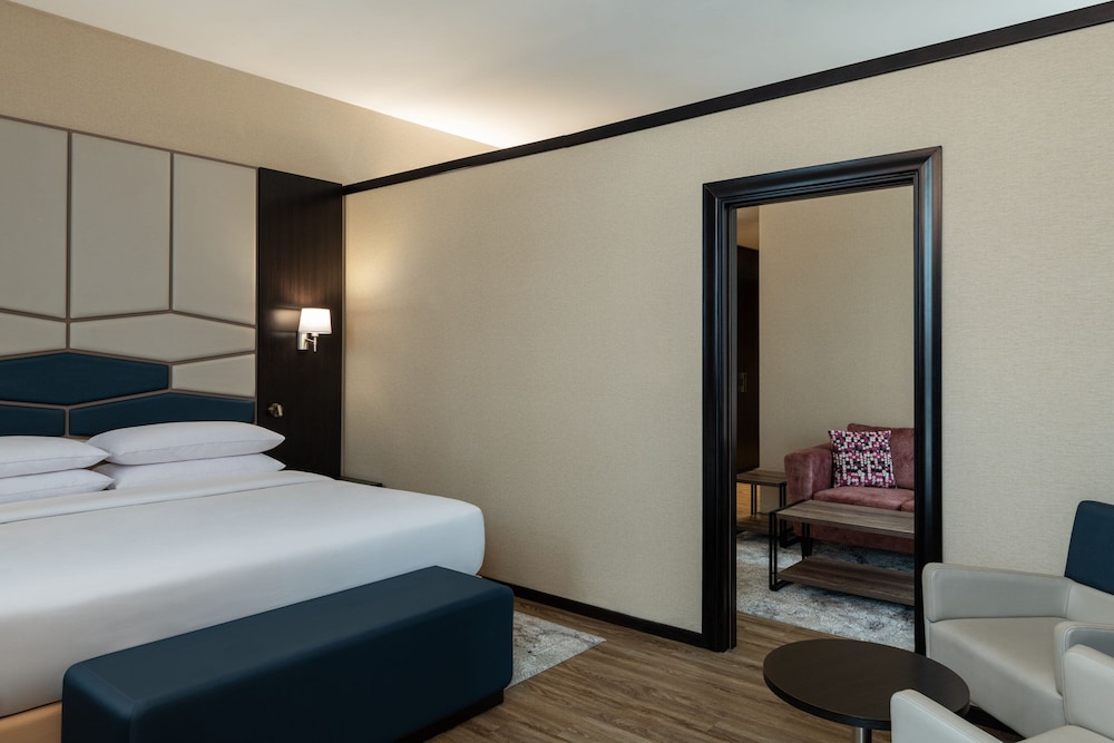 Four Points by Sheraton Production City, Dubai 11