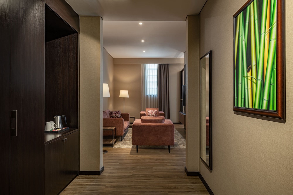 Four Points by Sheraton Production City, Dubai 5