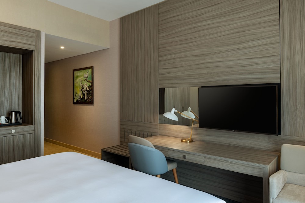 Four Points by Sheraton Production City, Dubai 18