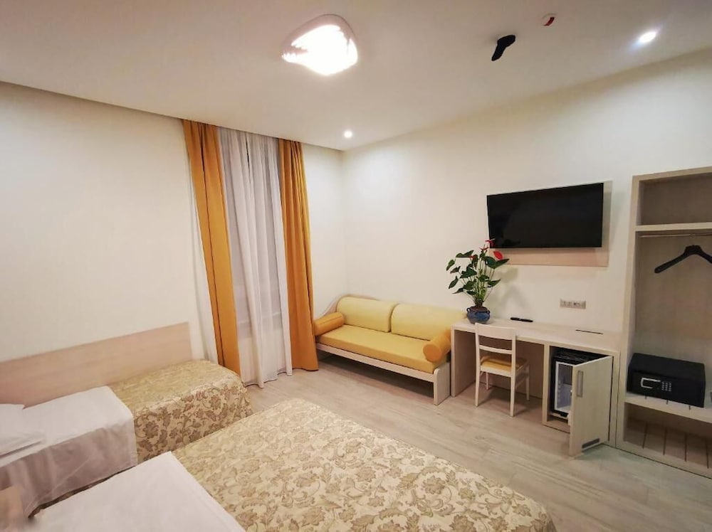 Hotel Metropoli 4