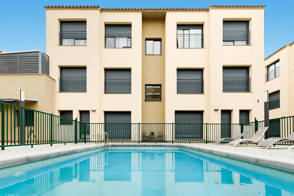 Castell Beach Aparthotel 1
