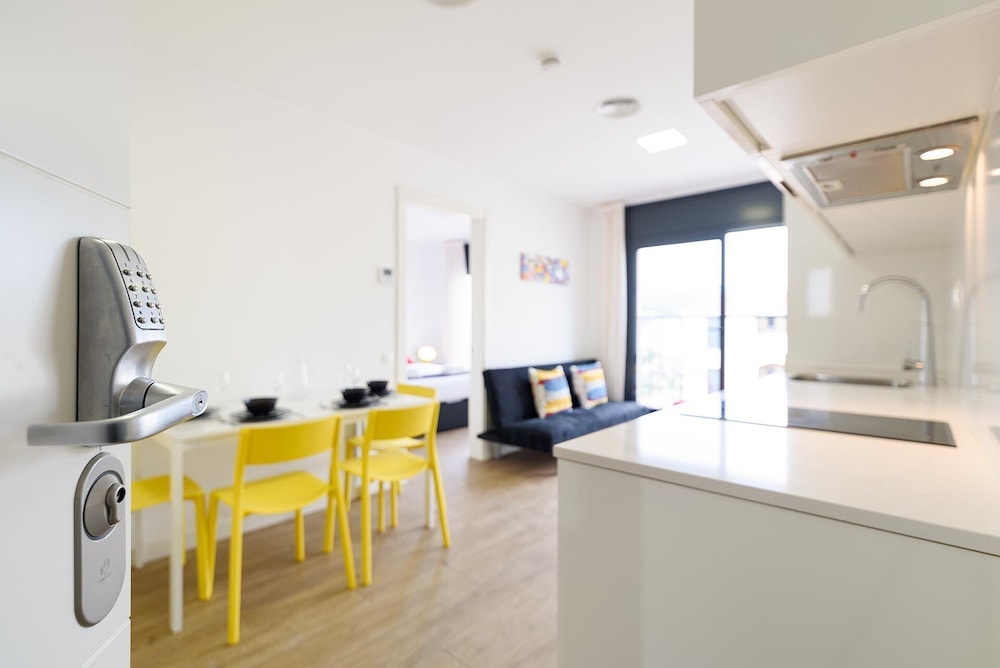 Castell Beach Aparthotel 16