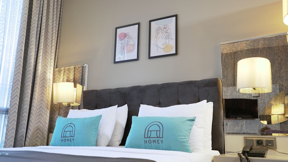 Homey AirPort Hotel 17