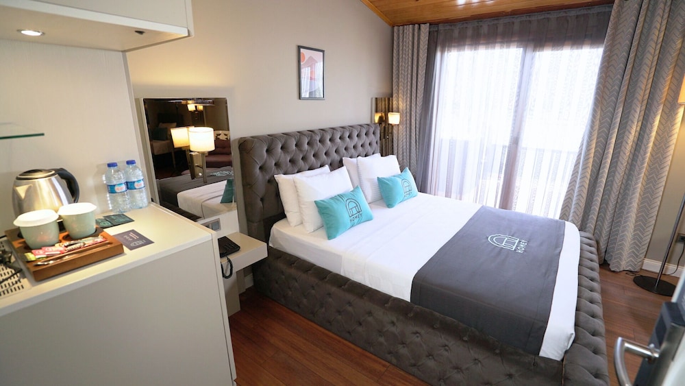Homey AirPort Hotel 11