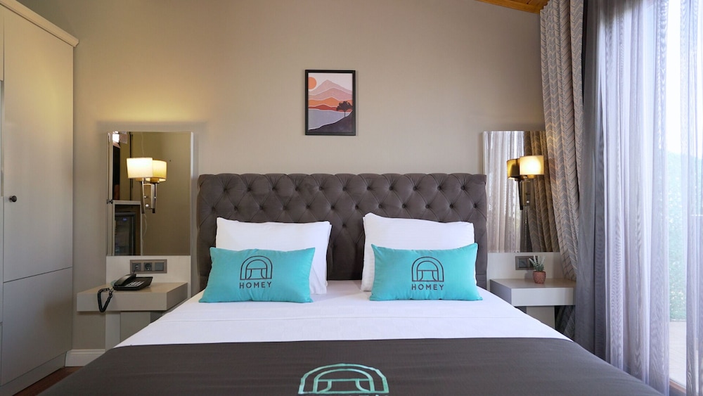 Homey AirPort Hotel 10