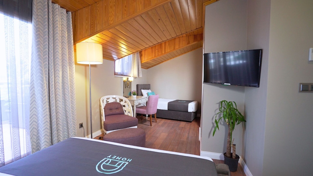 Homey AirPort Hotel 8