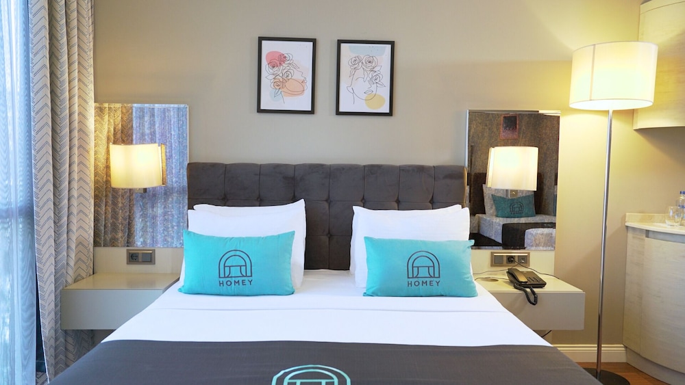 Homey AirPort Hotel 22