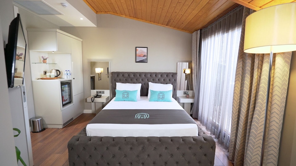 Homey AirPort Hotel 12