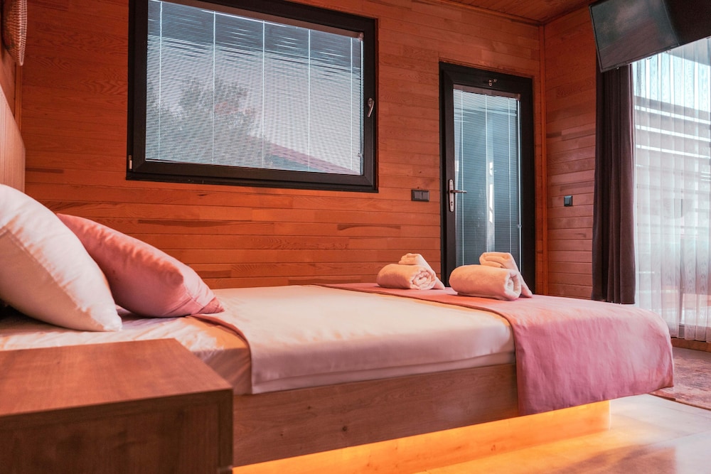 The Luxury Shelters 22