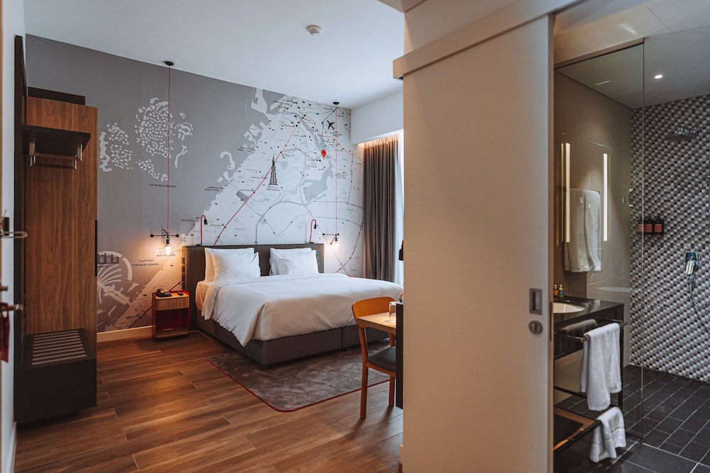 Ink Hotel 5
