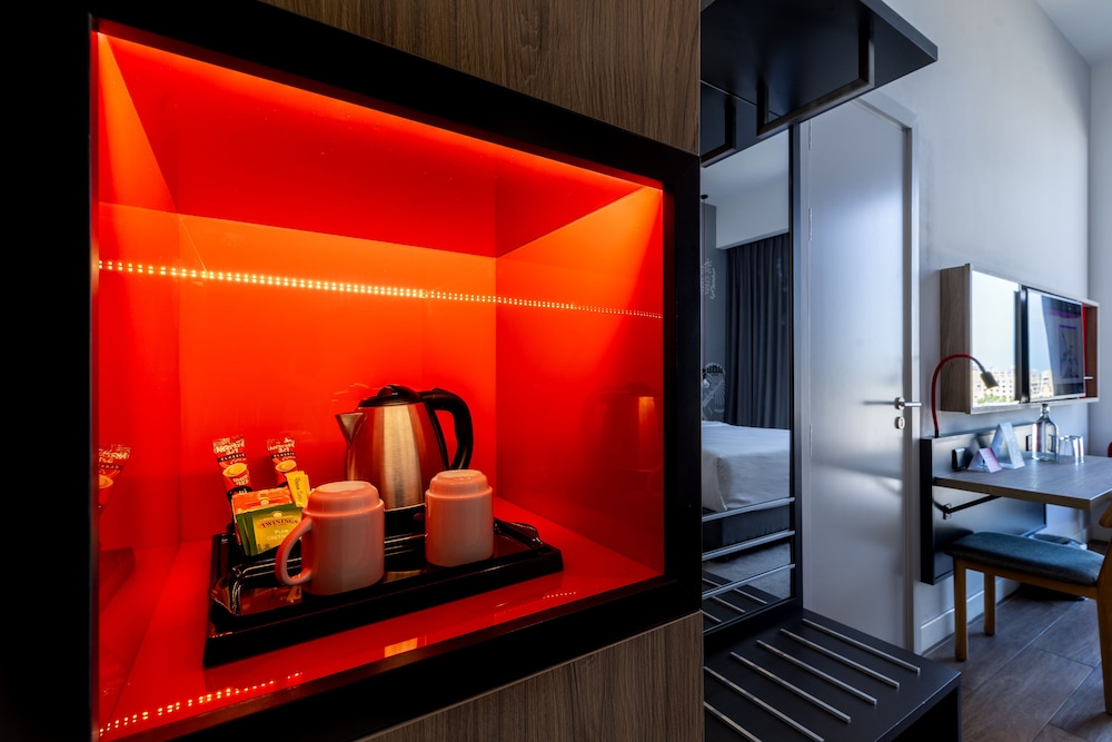 Ink Hotel 12