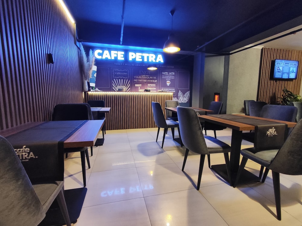 Petra Hotel Tuzla 22