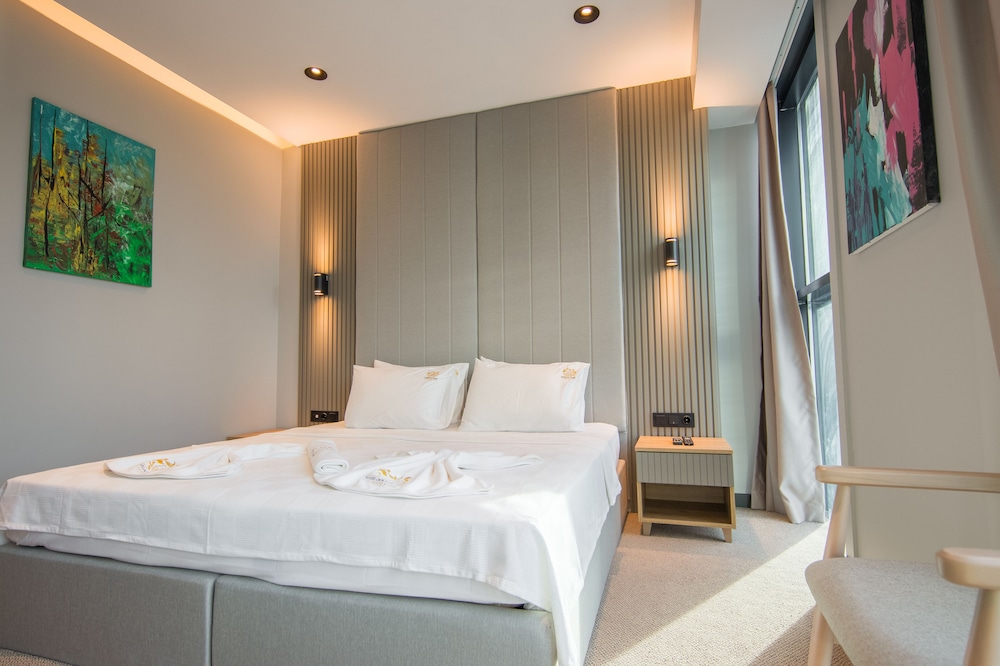 Sherlock Homes Hotels 18