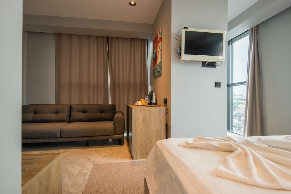 Sherlock Homes Hotels 21