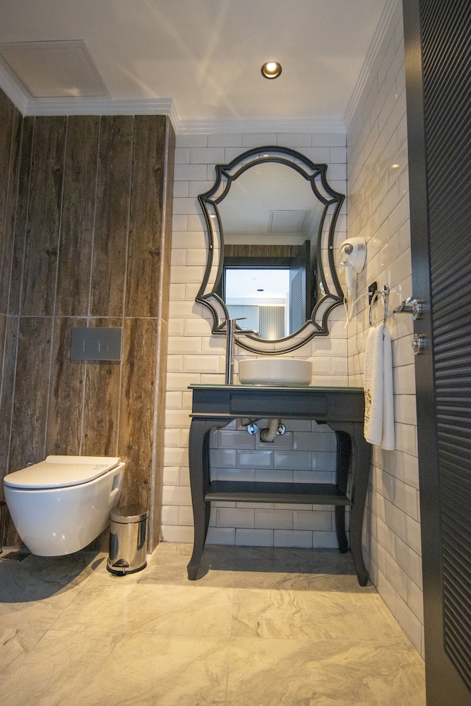 Sherlock Homes Hotels 10