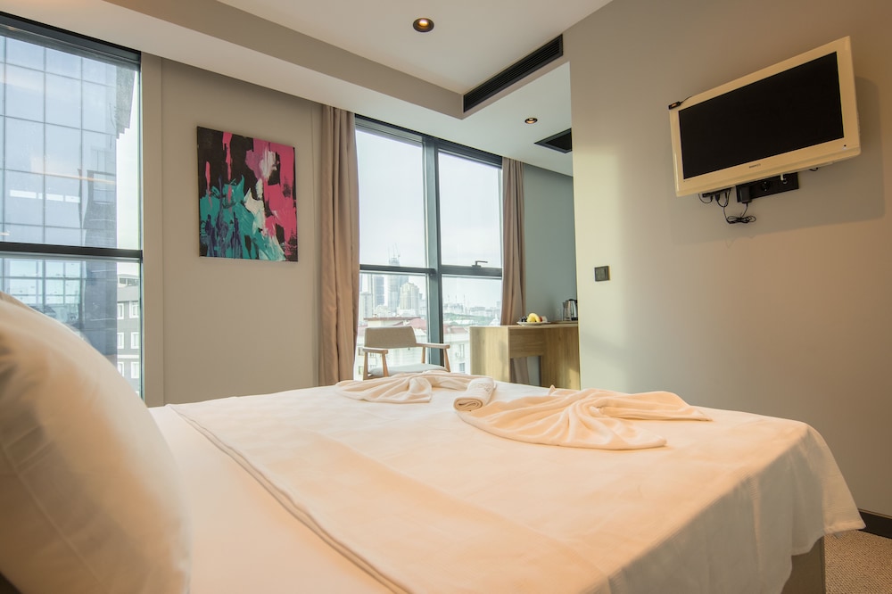 Sherlock Homes Hotels 24