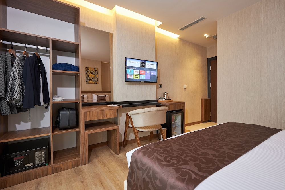 Operla Airport Hotels, Trademark Collection by Wyndham 16
