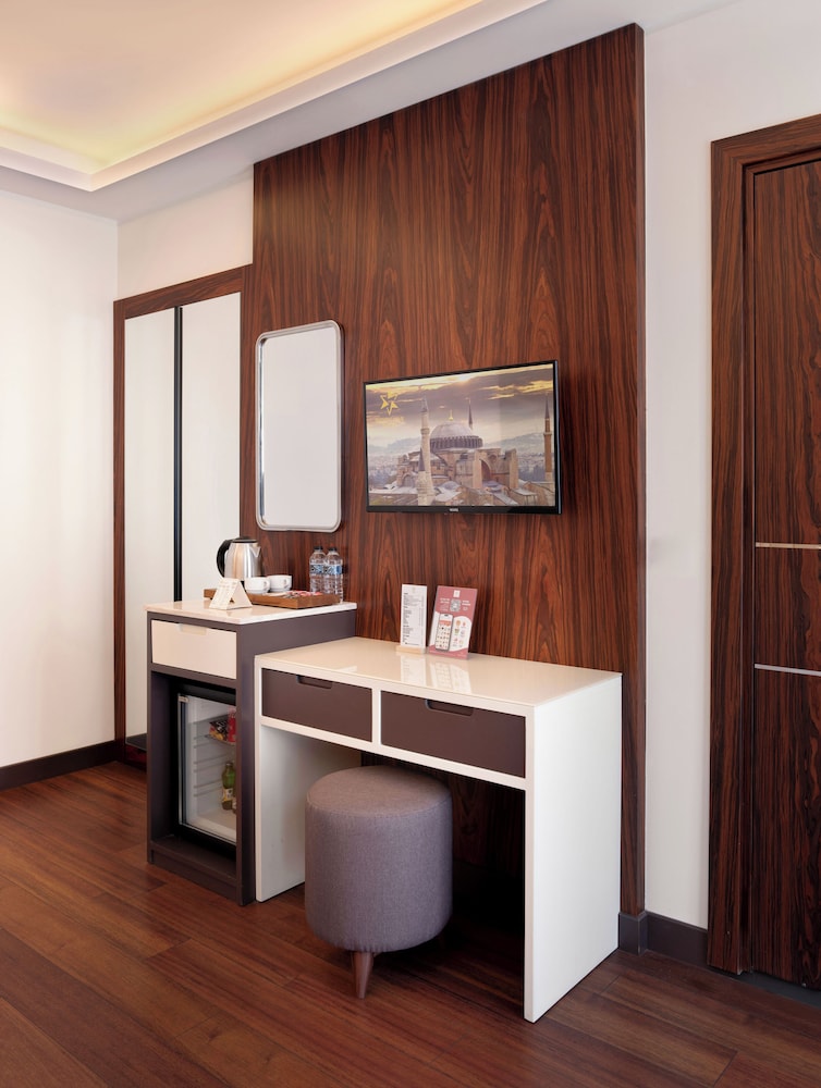 Shining Star Hotel 18