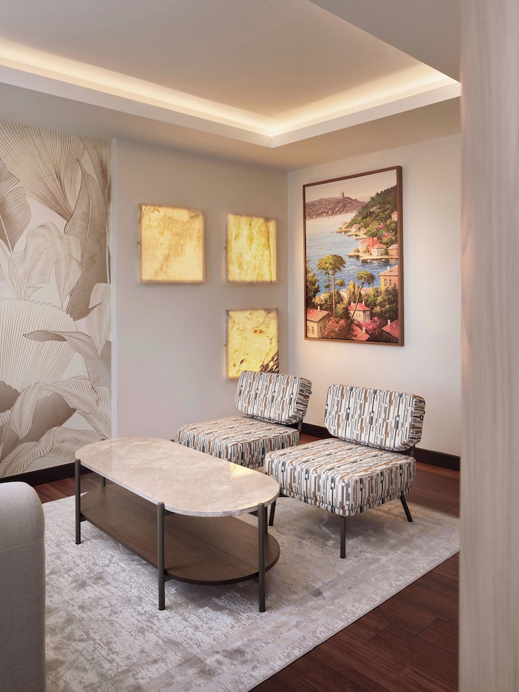 Shining Star Hotel 6