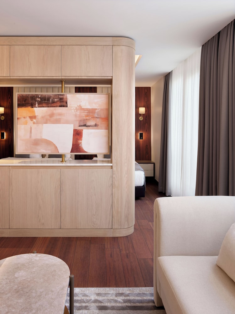 Shining Star Hotel 10