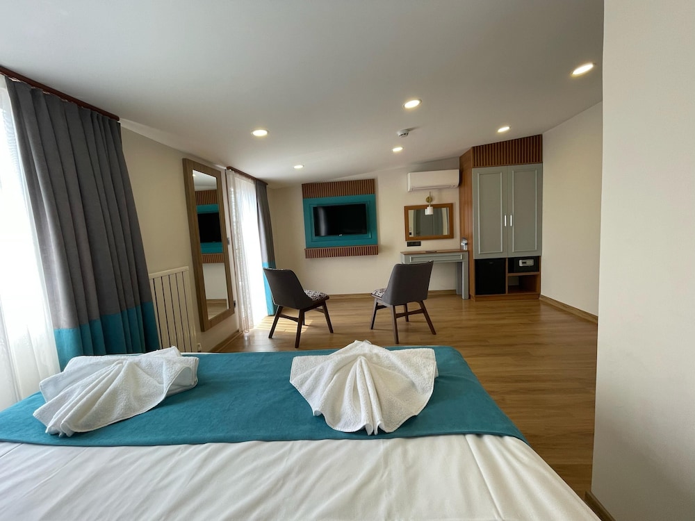 Lynda Hotel 19