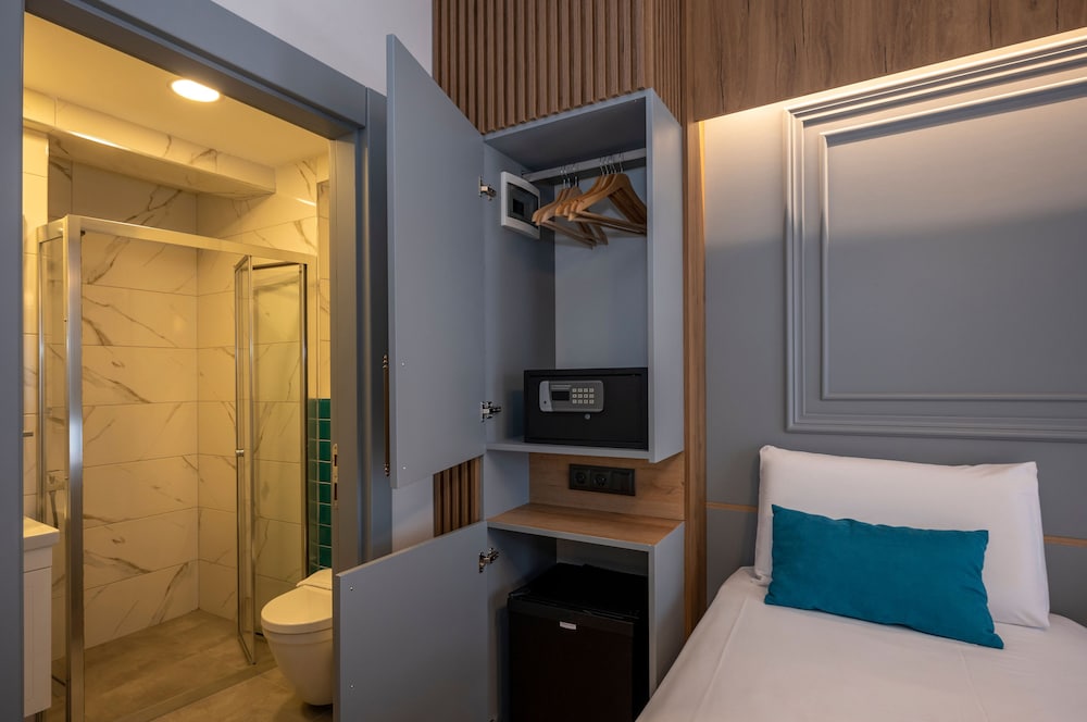 Lynda Hotel 14